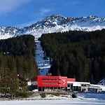 Chesa Clois 24 Lägenhetshotell