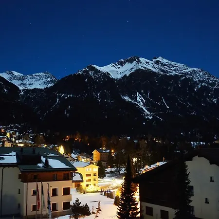 Aparthotel Chesa Clois 24 3*